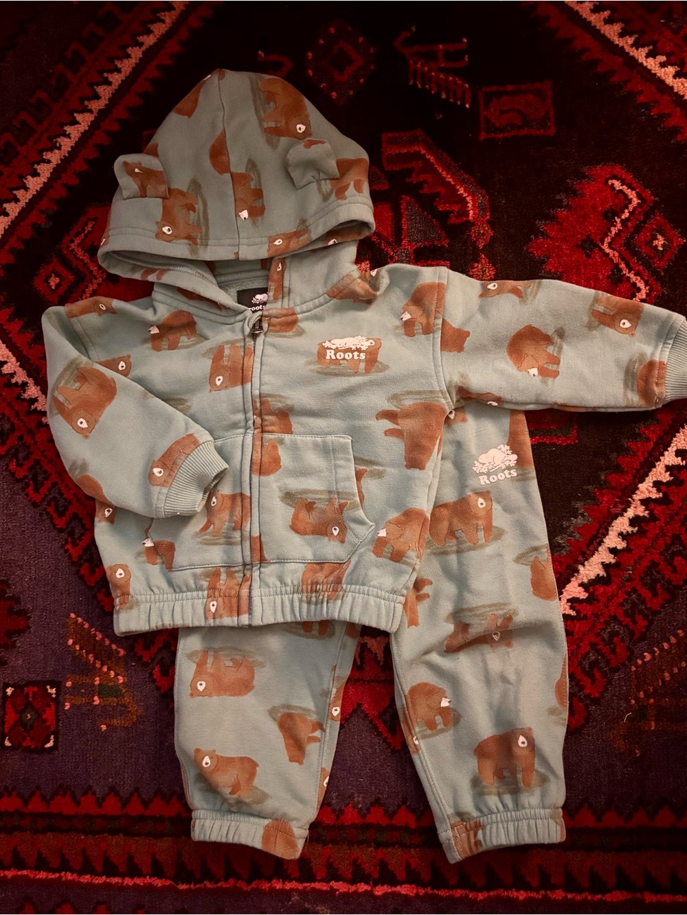 Roots bear print sweatsuit 🐻